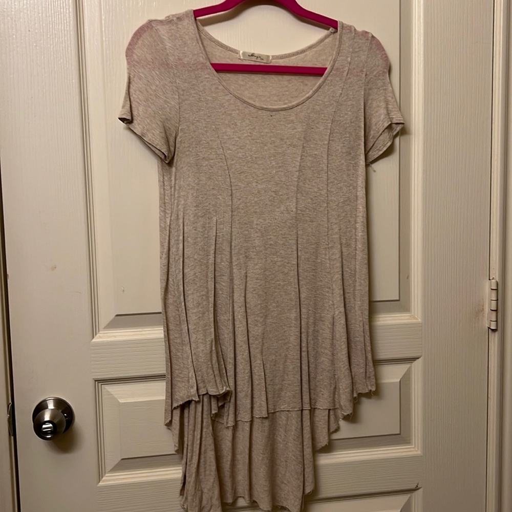 Beige short sleeve flowy high-low T shirt size S